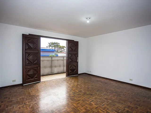 Apartamento 4 quartos e 2 banheiros, para alugar, no bairro Cabral em Curitiba