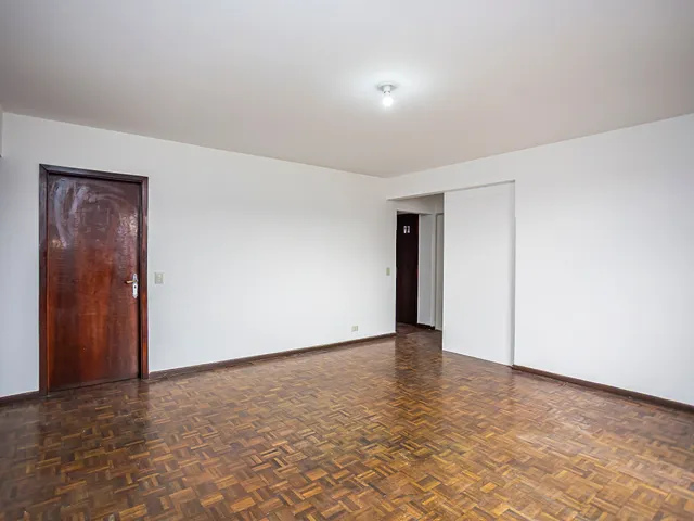 Apartamento 4 quartos e 2 banheiros, para alugar, no bairro Cabral em Curitiba