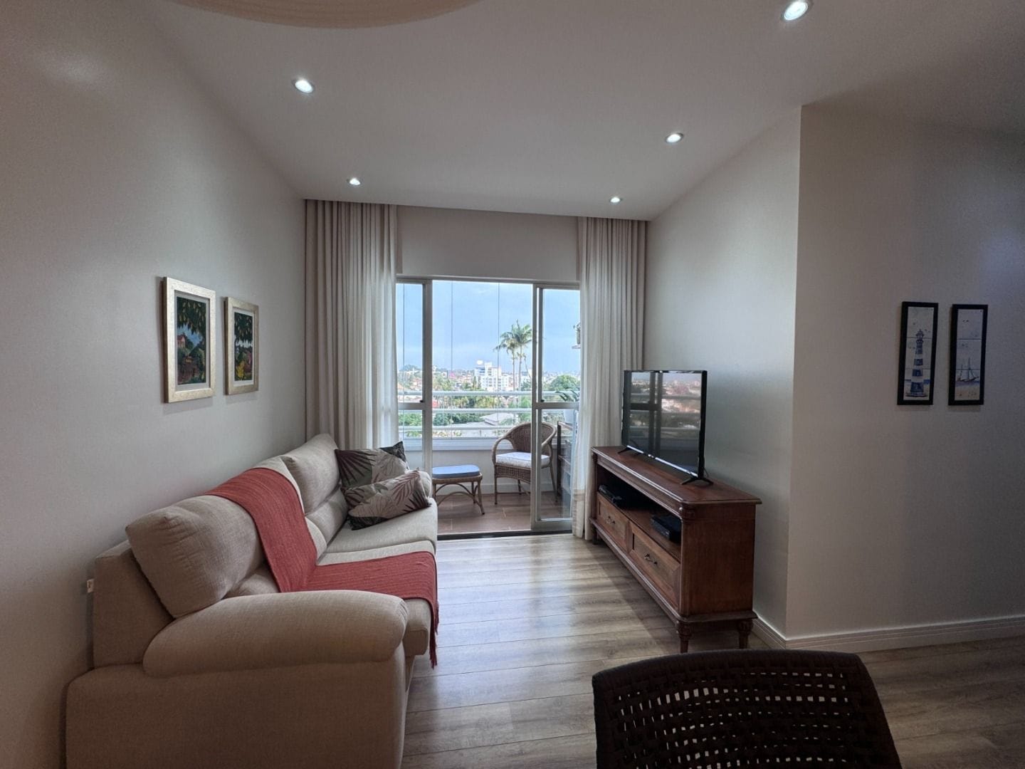 Apartamento com 3 dormitórios à venda, 70 m²