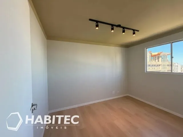 Apartamento 1 quarto e 1 banheiro, à venda, no bairro Centro em Curitiba