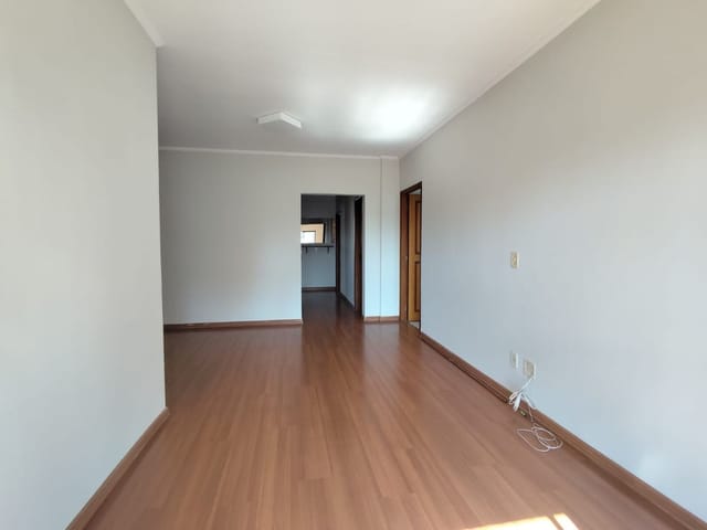 Foto do Apartamento - Oportunidade na Vila Itapura: 3 Quartos, Suíte, Varanda e 2 Vagas | Home Hunters
