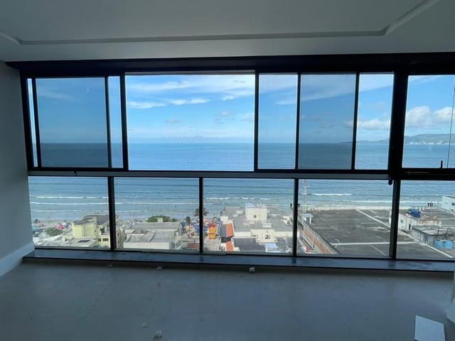 Apartamento com 345m² 4 quartos e 5 banheiros, à venda, no bairro Meia Praia em Itapema