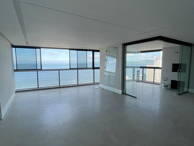 Apartamento com 345m² 4 quartos e 5 banheiros, à venda, no bairro Meia Praia em Itapema