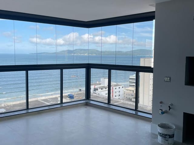 Apartamento com 345m² 4 quartos e 5 banheiros, à venda, no bairro Meia Praia em Itapema
