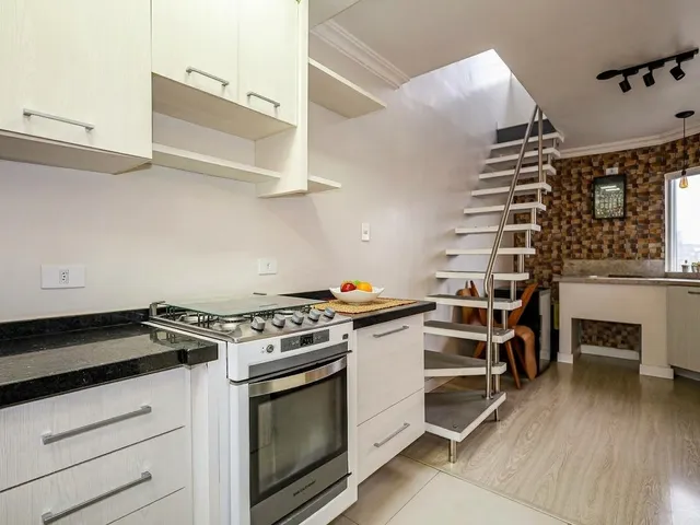 Apartamento 2 quartos e 2 banheiros, à venda, no bairro Cristo Rei em Curitiba