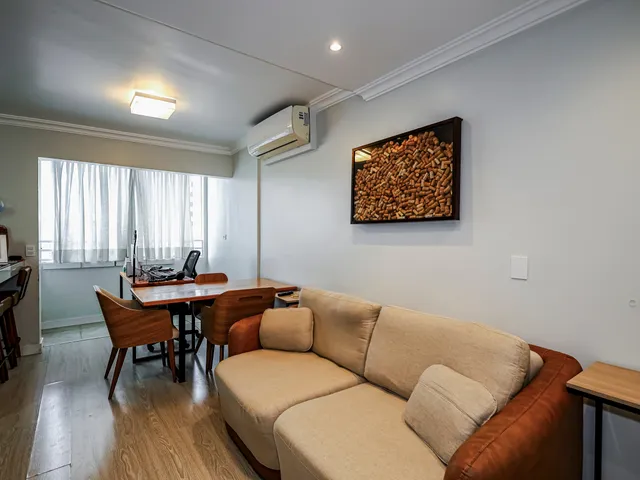 Apartamento 2 quartos e 2 banheiros, à venda, no bairro Cristo Rei em Curitiba