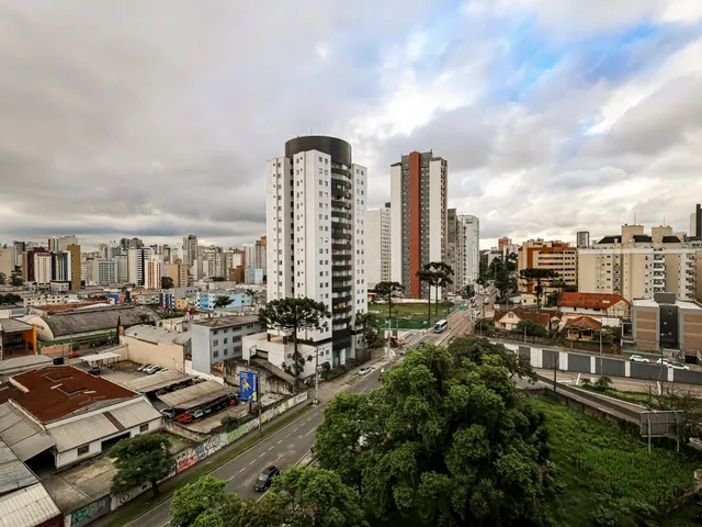 Apartamento 2 quartos e 2 banheiros, à venda, no bairro Cristo Rei em Curitiba