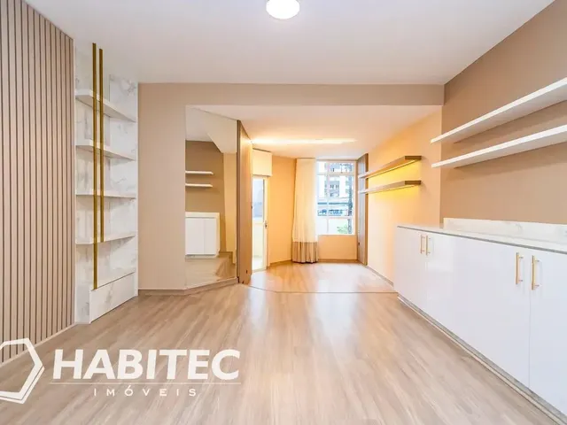 Apartamento 3 quartos e 2 banheiros, à venda, no bairro Cristo Rei em Curitiba