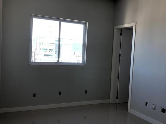Apartamento com 665m² 5 quartos e 6 banheiros, à venda, no bairro Meia Praia em Itapema