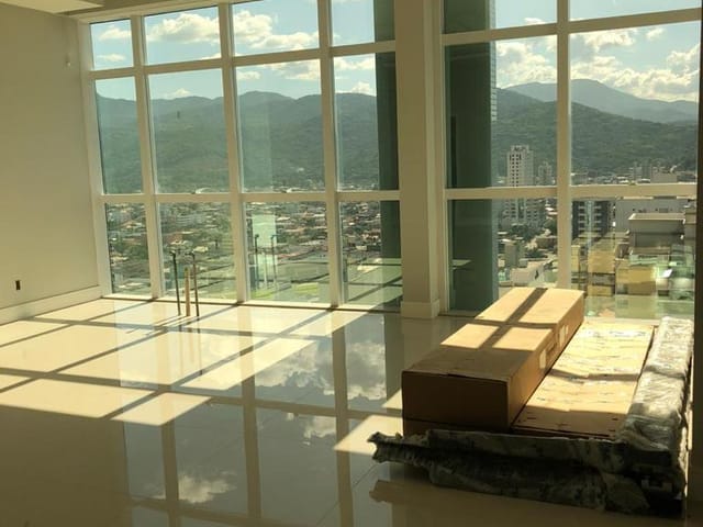 Apartamento com 665m² 5 quartos e 6 banheiros, à venda, no bairro Meia Praia em Itapema