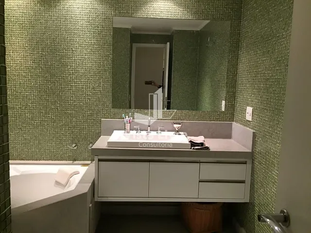 Apartamento com 340m² 4 quartos e 6 banheiros, à venda, no bairro Vila Ipojuca em São Paulo