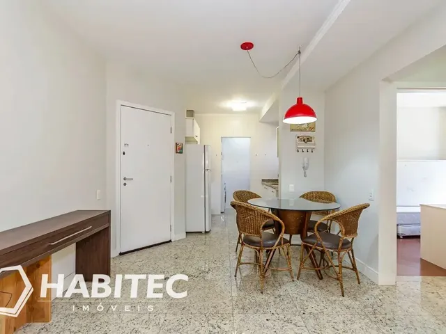 Apartamento 2 quartos e 2 banheiros, à venda, no bairro Batel em Curitiba