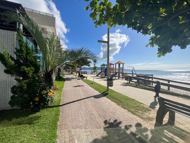 Apartamento com 240m² 4 quartos e 5 banheiros, à venda, no bairro Meia Praia em Itapema