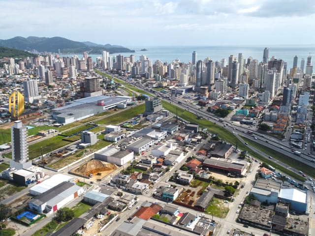 Apartamento com 63m² 2 quartos e 3 banheiros, à venda, no bairro Jardim Praia Mar em Itapema