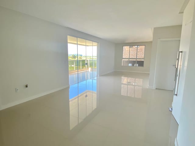 Apartamento com 142m² 3 quartos e 4 banheiros, à venda, no bairro Meia Praia em Itapema