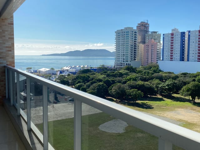 Apartamento com 142m² 3 quartos e 4 banheiros, à venda, no bairro Meia Praia em Itapema