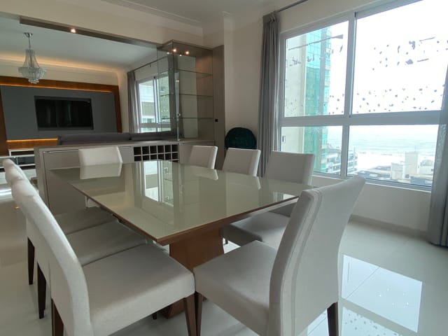 Apartamento com 156m² 4 quartos e 4 banheiros, à venda, no bairro Meia Praia em Itapema