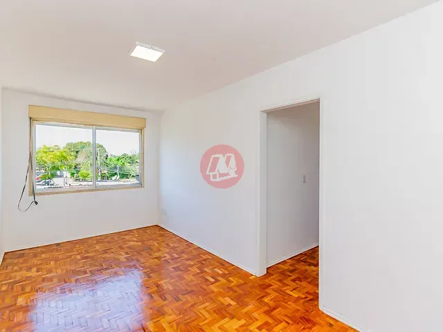Apartamento com 76m² 3 quartos e 1 banheiro, à venda ou para alugar, no bairro Cristal em Porto Alegre