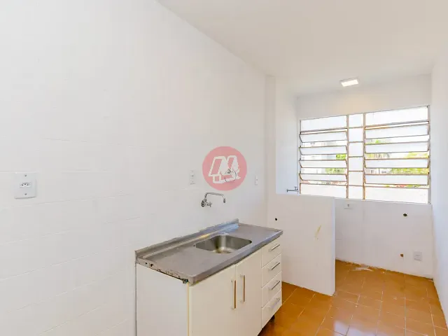 Apartamento com 76m² 3 quartos e 1 banheiro, à venda ou para alugar, no bairro Cristal em Porto Alegre