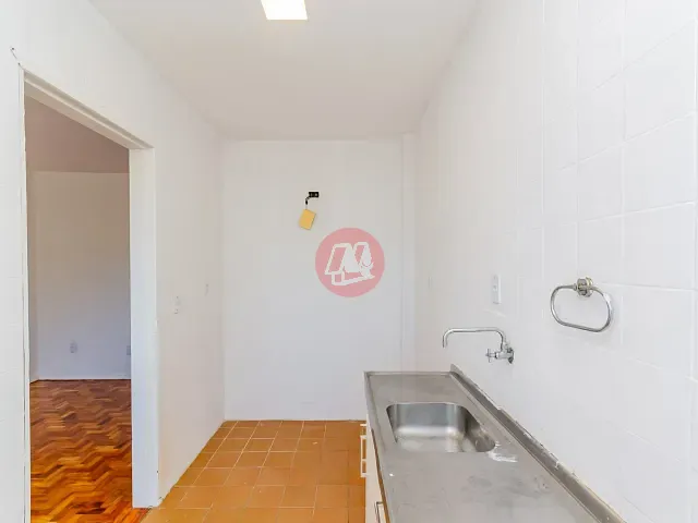 Apartamento com 76m² 3 quartos e 1 banheiro, à venda ou para alugar, no bairro Cristal em Porto Alegre