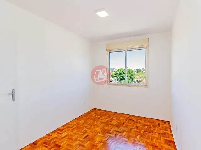 Apartamento com 76m² 3 quartos e 1 banheiro, à venda ou para alugar, no bairro Cristal em Porto Alegre