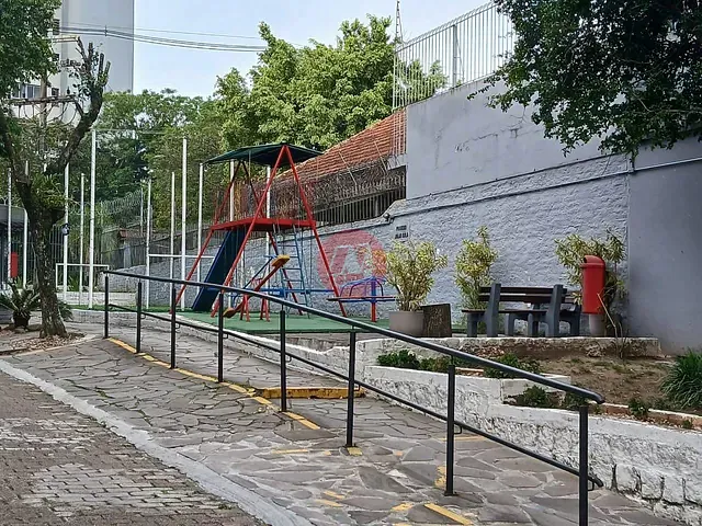 Apartamento com 76m² 3 quartos e 1 banheiro, à venda, no bairro Cristal em Porto Alegre