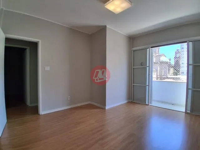 Apartamento com 128m² 3 quartos e 1 banheiro, à venda, no bairro Centro Histórico em Porto Alegre