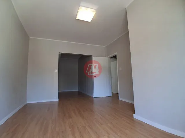 Apartamento com 128m² 3 quartos e 1 banheiro, à venda, no bairro Centro Histórico em Porto Alegre