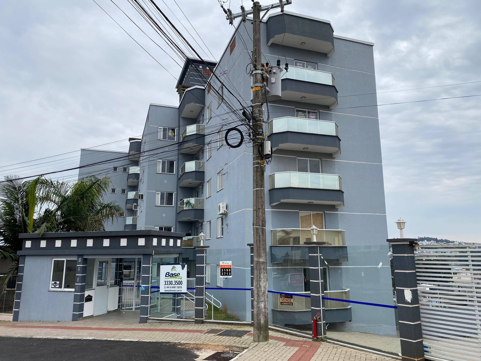 Apartamento para alugar com 3 dormitórios, 2 banheiros, 1 vaga de garagem e 95m² de área privativa no bairro Líder