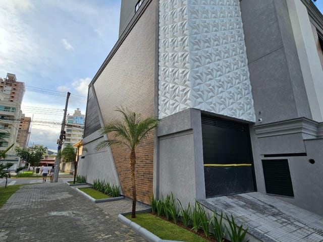 Apartamento com 185m² 3 quartos e 3 banheiros, à venda, no bairro Meia Praia em Itapema