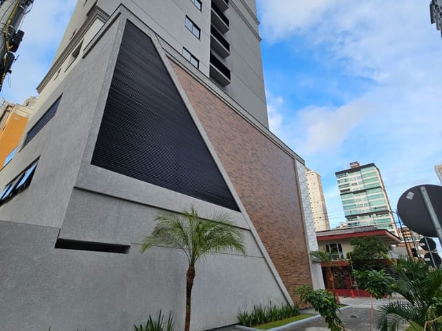 Apartamento com 185m² 3 quartos e 3 banheiros, à venda, no bairro Meia Praia em Itapema