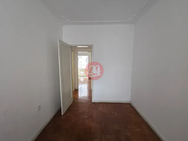 Apartamento com 95m² 3 quartos e 2 banheiros, à venda ou para alugar, no bairro Centro Histórico em Porto Alegre