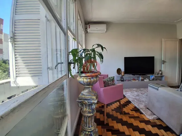Apartamento com 85m² 2 quartos e 2 banheiros, à venda, no bairro Azenha em Porto Alegre