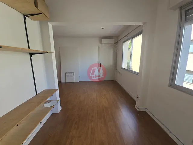 Apartamento 2 quartos e 1 banheiro, para alugar, no bairro Mont Serrat em Porto Alegre