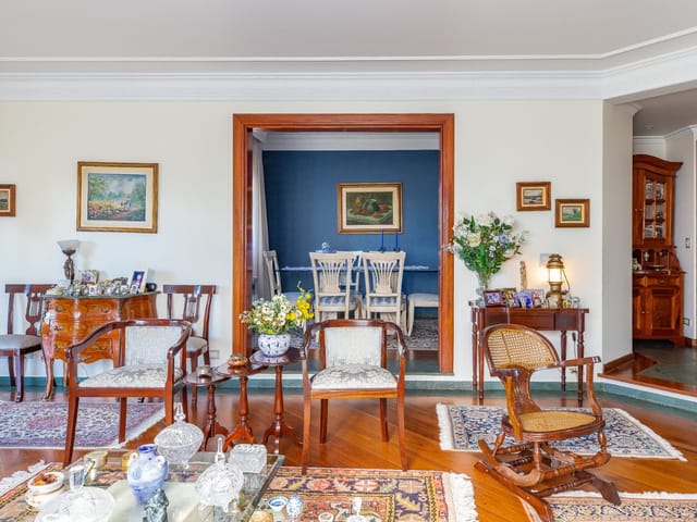 Apartamento com 200m² 4 quartos e 5 banheiros, à venda, no bairro Moema em São Paulo