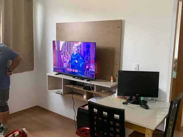 Apartamento com 50m² 2 quartos e 1 banheiro, à venda ou para alugar, no bairro Costa e Silva em Porto Alegre