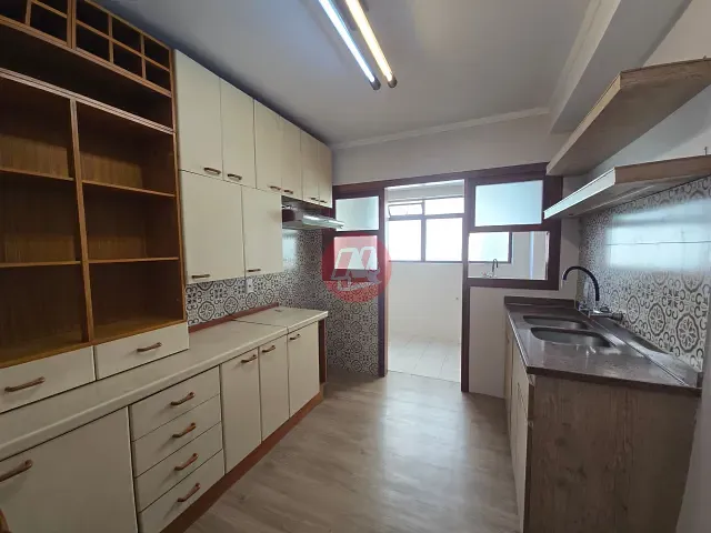 Apartamento 3 quartos e 2 banheiros, para alugar, no bairro Rio Branco em Porto Alegre