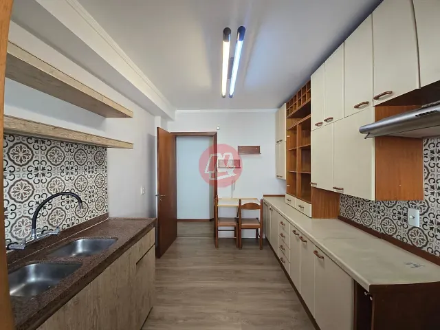Apartamento 3 quartos e 2 banheiros, para alugar, no bairro Rio Branco em Porto Alegre