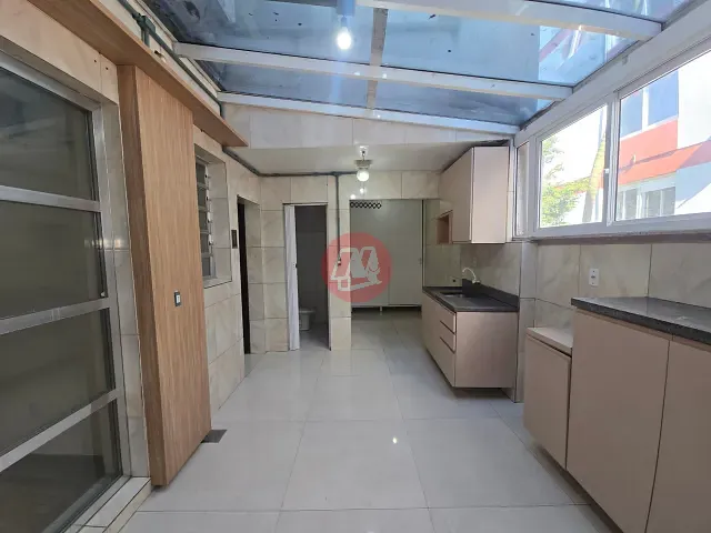 Apartamento com 106m² 3 quartos e 2 banheiros, para alugar, no bairro Rio Branco em Porto Alegre