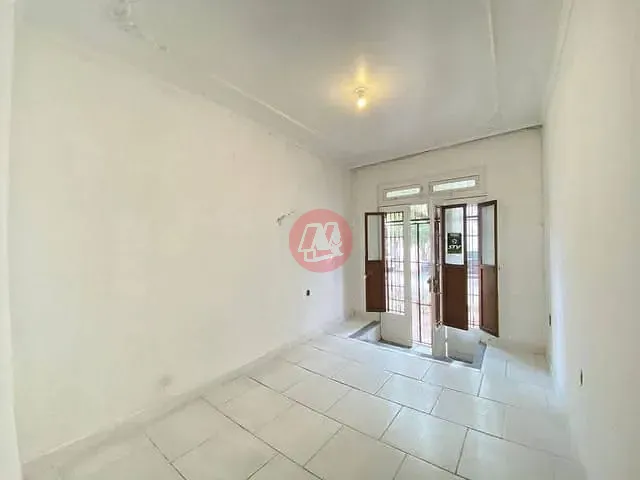 Apartamento com 58m² 2 quartos e 1 banheiro, à venda ou para alugar, no bairro São Geraldo em Porto Alegre