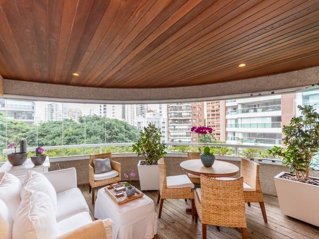 Apartamento com 243m² 3 quartos e 5 banheiros, à venda, no bairro Moema em São Paulo