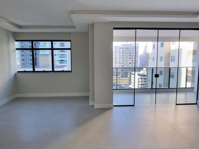 Apartamento com 127m² 3 quartos e 4 banheiros, à venda, no bairro Meia Praia em Itapema