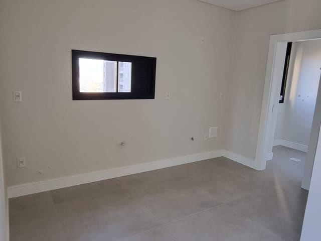 Apartamento com 127m² 3 quartos e 4 banheiros, à venda, no bairro Meia Praia em Itapema