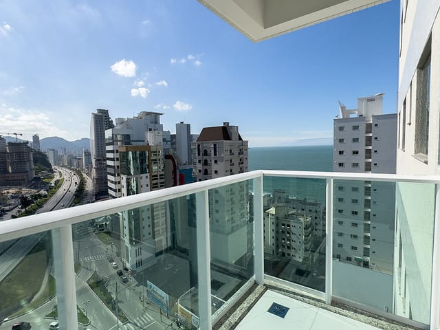 Apartamento com 310m² 4 quartos e 5 banheiros, à venda, no bairro Meia Praia em Itapema