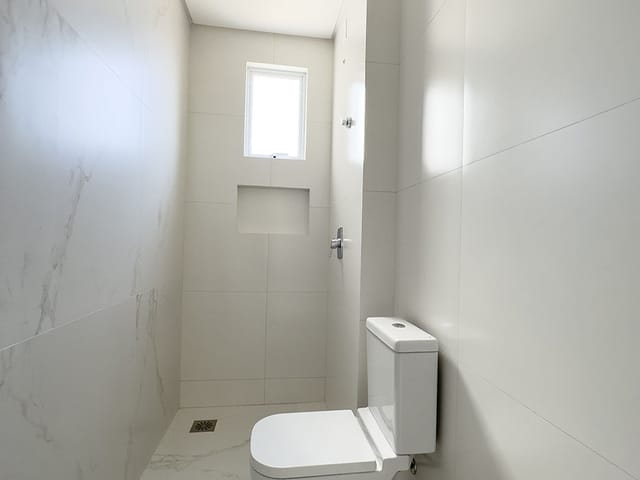 Apartamento com 310m² 4 quartos e 5 banheiros, à venda, no bairro Meia Praia em Itapema
