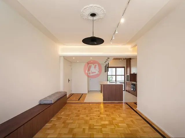 Apartamento 2 quartos e 2 banheiros, à venda, no bairro Independência em Porto Alegre