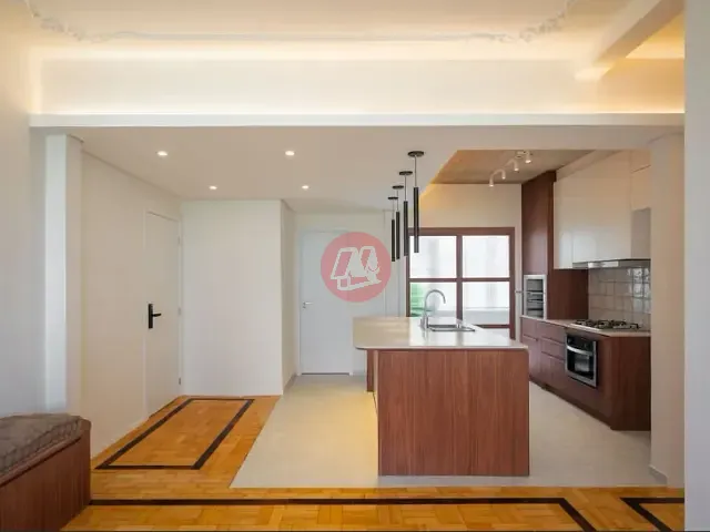 Apartamento 2 quartos e 2 banheiros, à venda, no bairro Independência em Porto Alegre