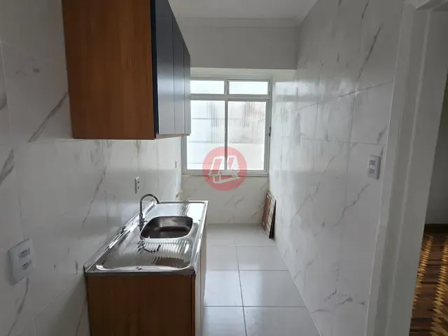 Apartamento com 64m² 2 quartos e 1 banheiro, para alugar, no bairro Santa Cecília em Porto Alegre