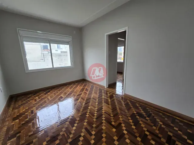 Apartamento com 64m² 2 quartos e 1 banheiro, para alugar, no bairro Santa Cecília em Porto Alegre