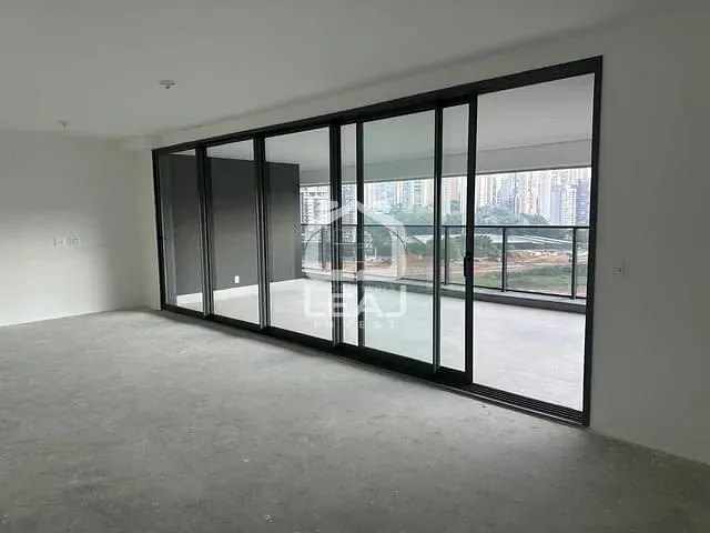 Apartamento com 240m² 3 quartos e 5 banheiros, à venda, no bairro Real Parque em São Paulo